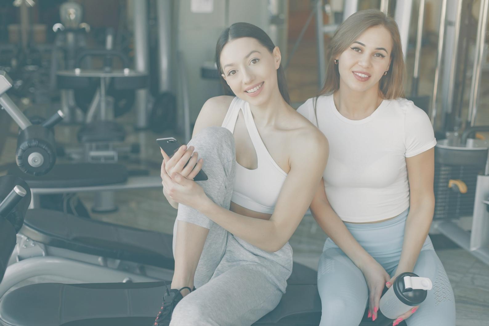 Интерьер функционального зала с современным оборудованием для кроссфит тренировок