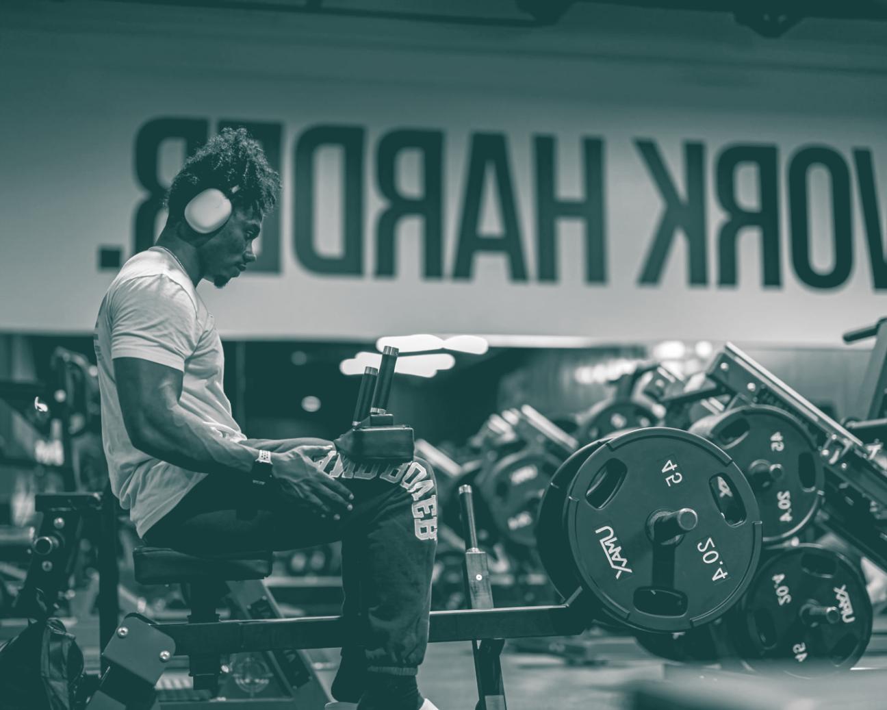 Функциональная тренировка в зале кроссфита